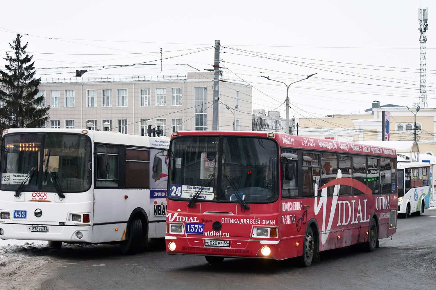Omszki terület, LiAZ-5256.53 sz.: 1575; Omszki terület, PAZ-320435-04 "Vector Next" sz.: 355; Omszki terület — Bus stops