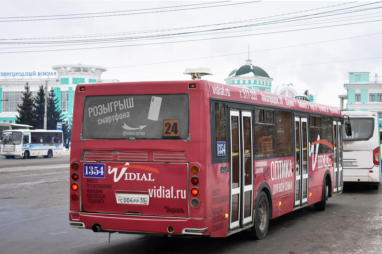 Omsk region, PAZ-320402-04 № 160; Omsk region, LiAZ-5256.53 № 1354; Omsk region — Bus stops