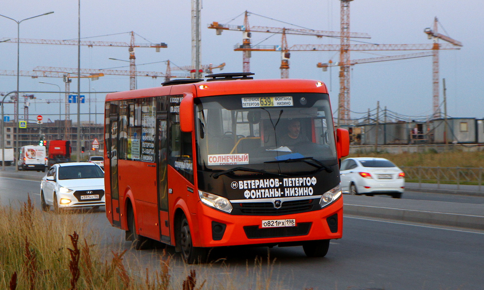 Petrohrad, PAZ-320405-04 "Vector Next" č. О 821 РХ 198