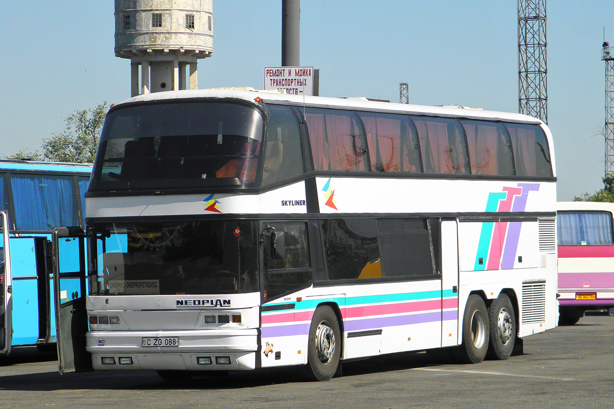 Молдавия, Neoplan N122/3 Skyliner № C ZG 088