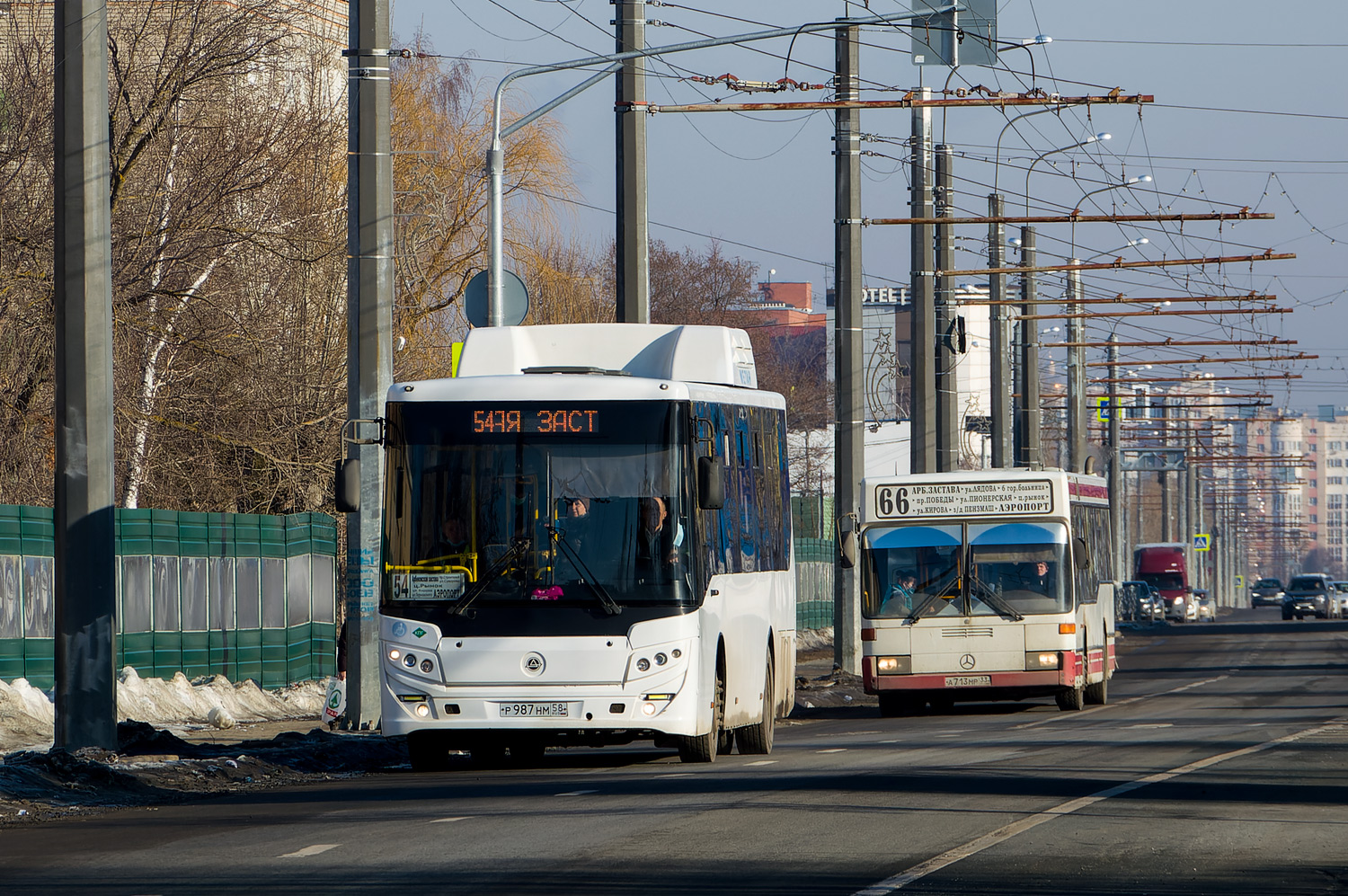 Пензенская область, КАвЗ-4270-70 № Р 987 НМ 58; Пензенская область, Mercedes-Benz O405N2 № А 713 МР 33