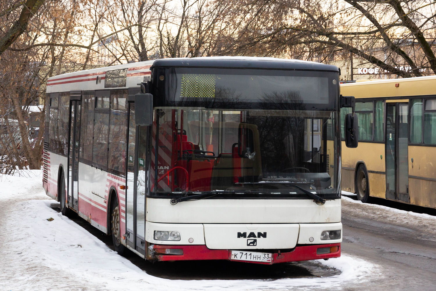 Москва, MAN A21 NL263 № К 711 НН 33; Московская область, Mercedes-Benz O405N № А 160 МЕ 164