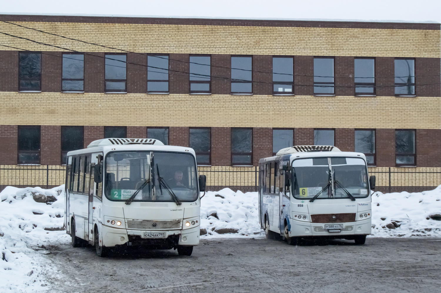 Ярославская область, ПАЗ-320412-04 "Вектор" № 472; Ярославская область, ПАЗ-320412-14 "Вектор" № 858