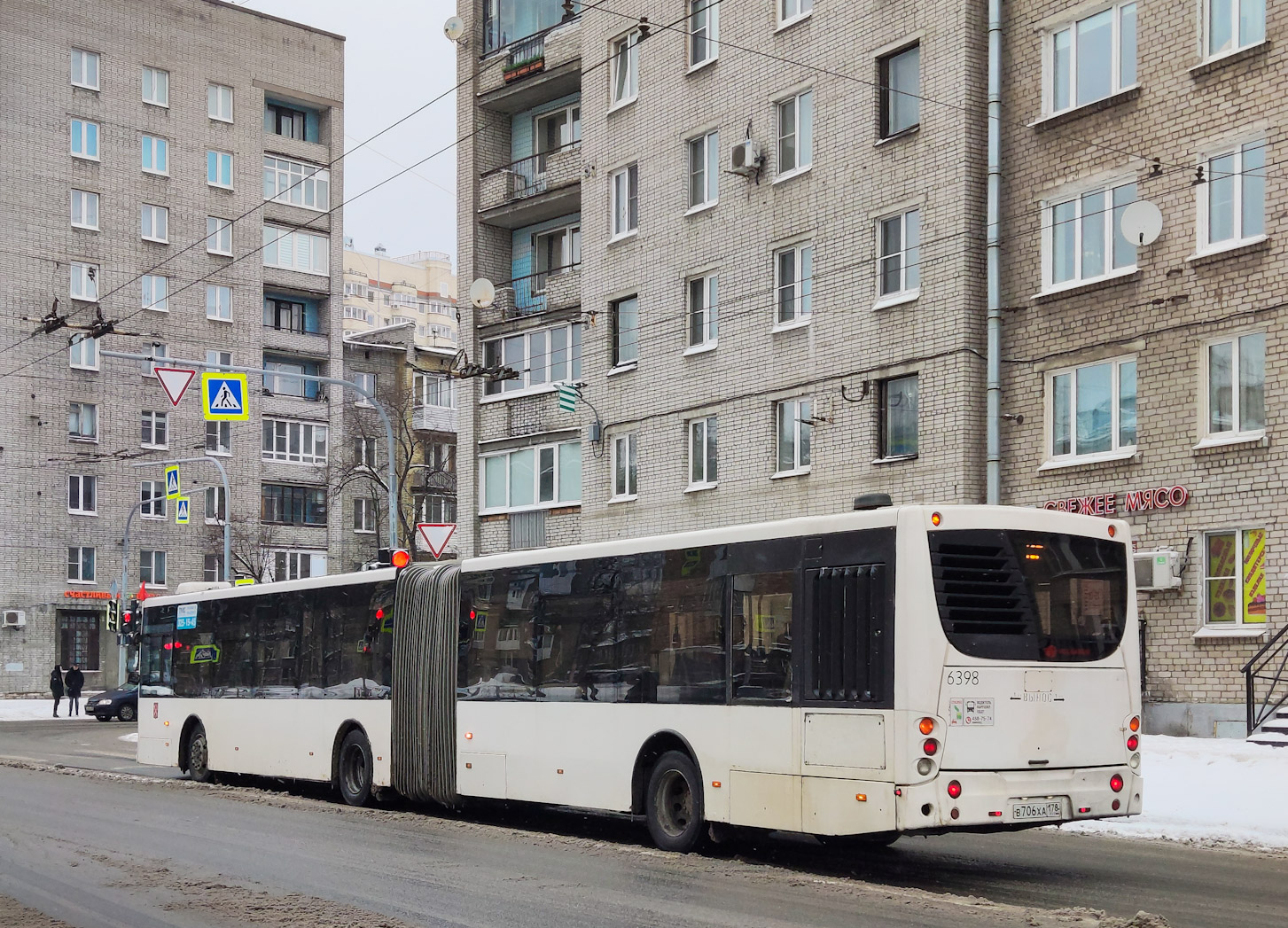 Szentpétervár, Volgabus-6271.00 sz.: 6398