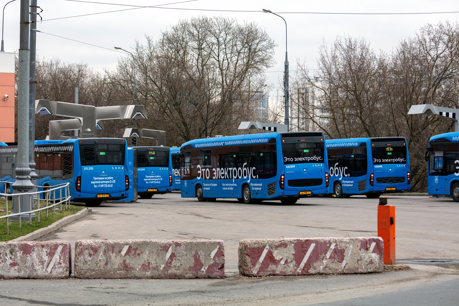 Москва, КАМАЗ-6282 № 410359; Москва — Автобусные вокзалы, станции и конечные остановки