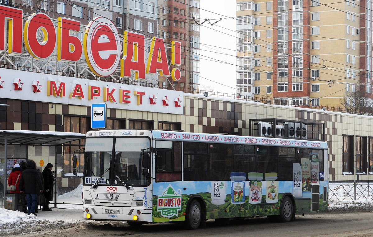 Omsk region, NefAZ-5299-20-32 № 744