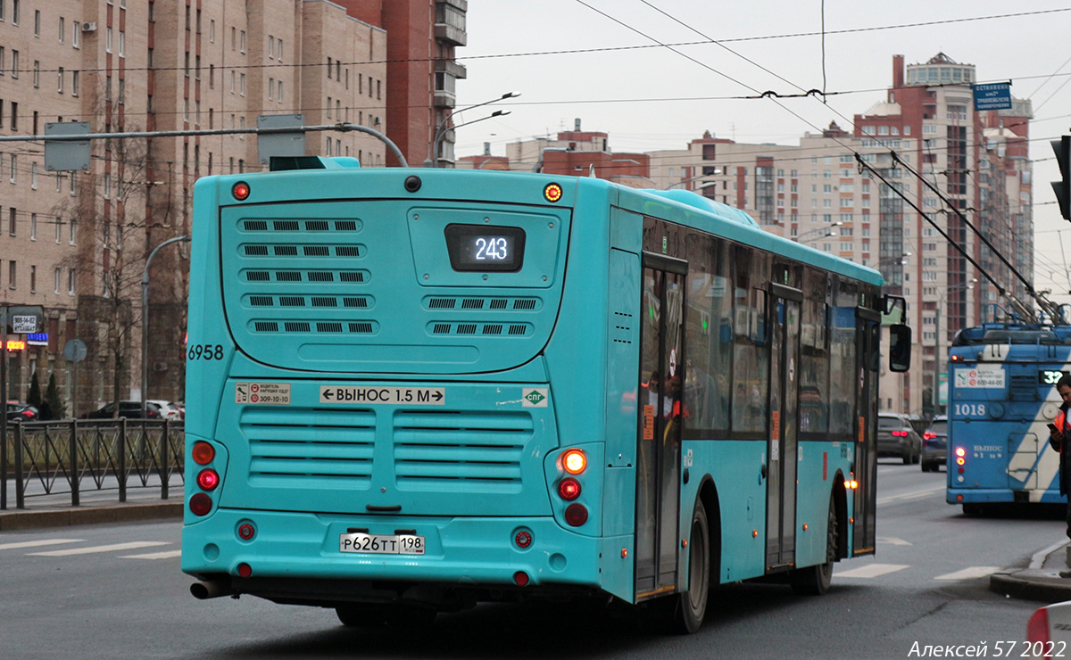 Sankt Peterburgas, Volgabus-5270.G2 (LNG) Nr. 6958