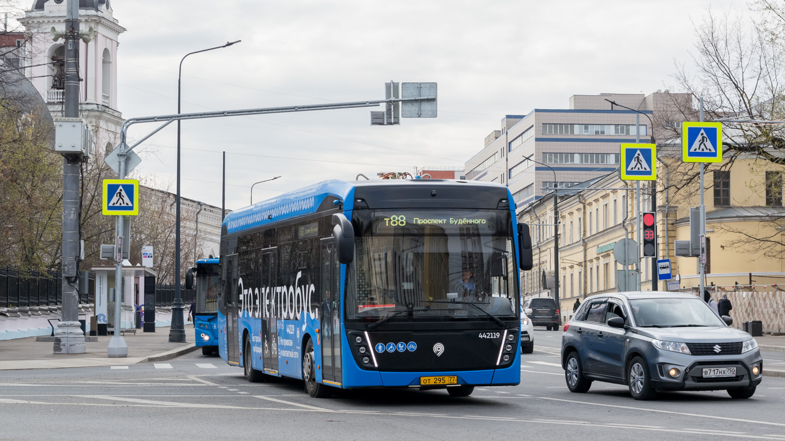 Maskva, KAMAZ-6282 Nr. 442119