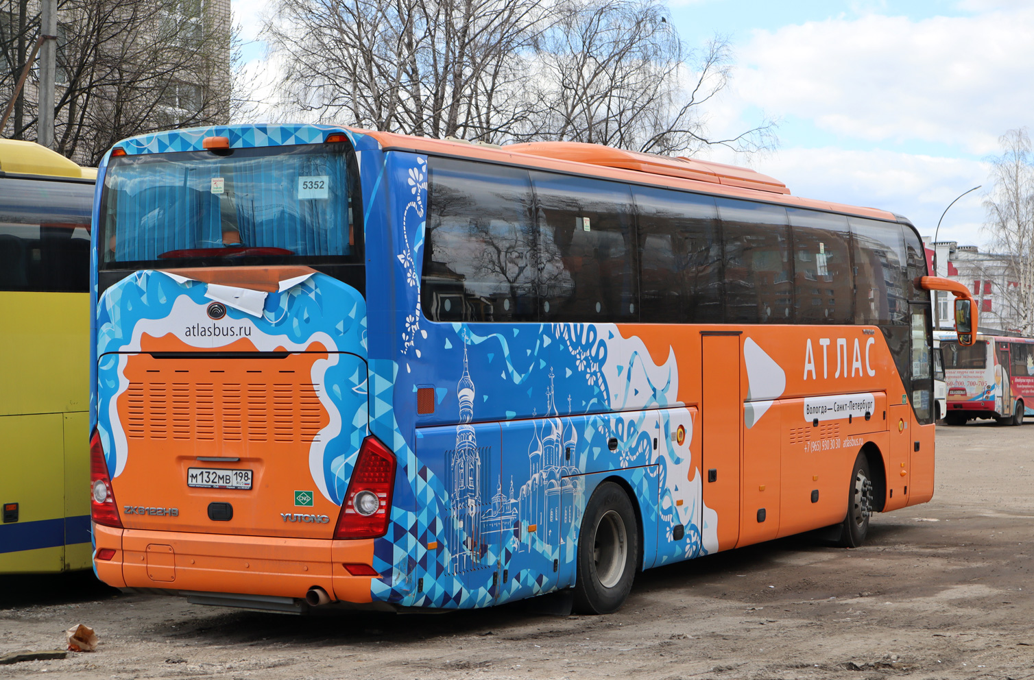 Санкт-Петербург, Yutong ZK6122H9 № М 132 МВ 198