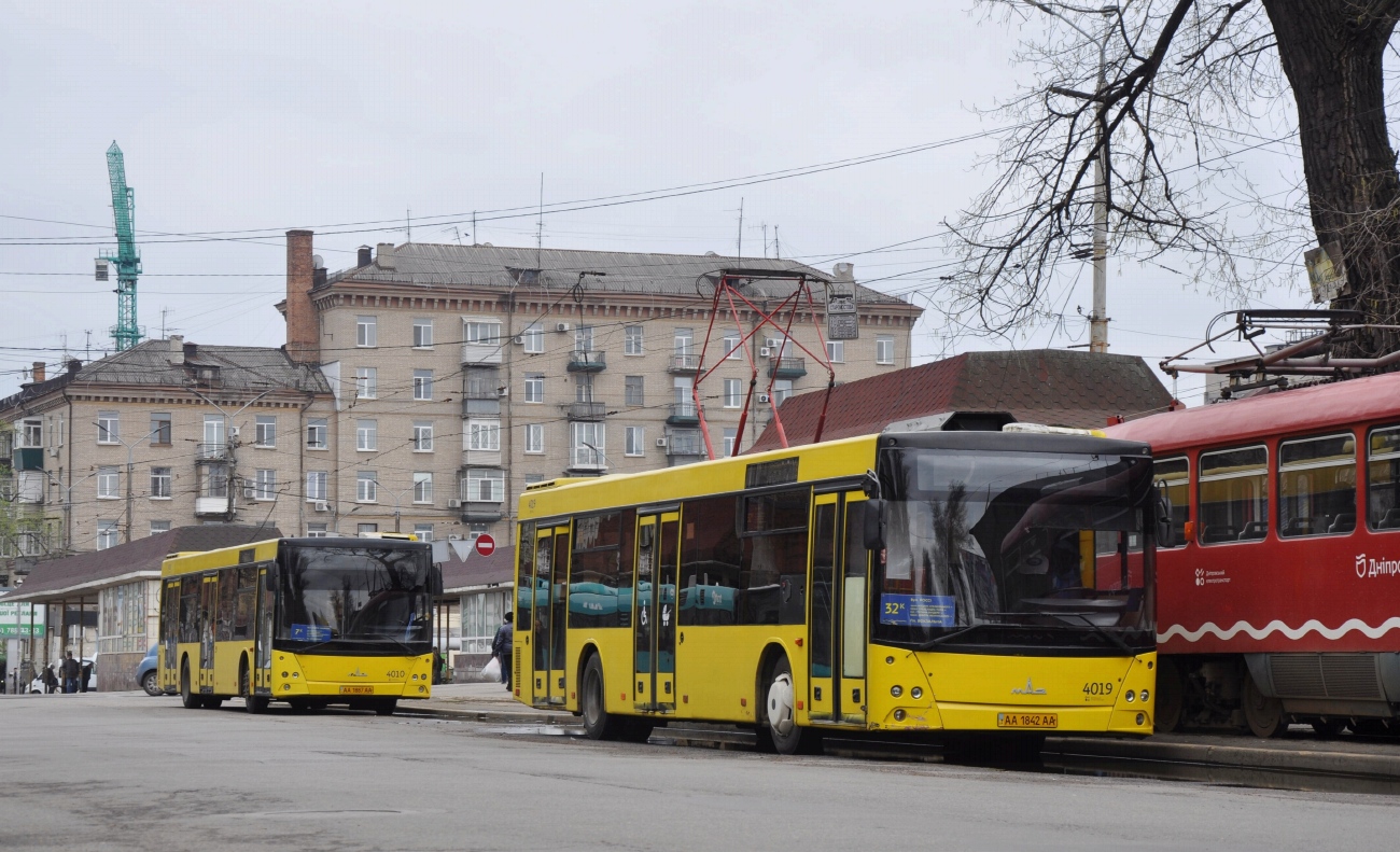 Днепропетровская область, МАЗ-203.065 № 4010; Днепропетровская область, МАЗ-203.065 № 4019