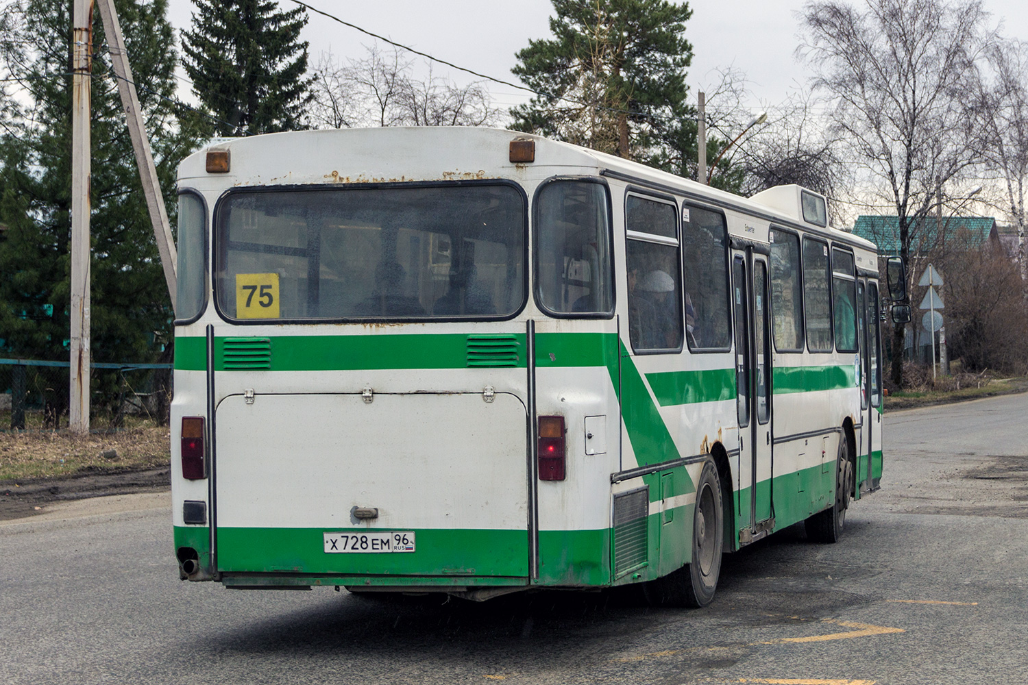 Свердловская область, Mercedes-Benz O305 № Х 728 ЕМ 96