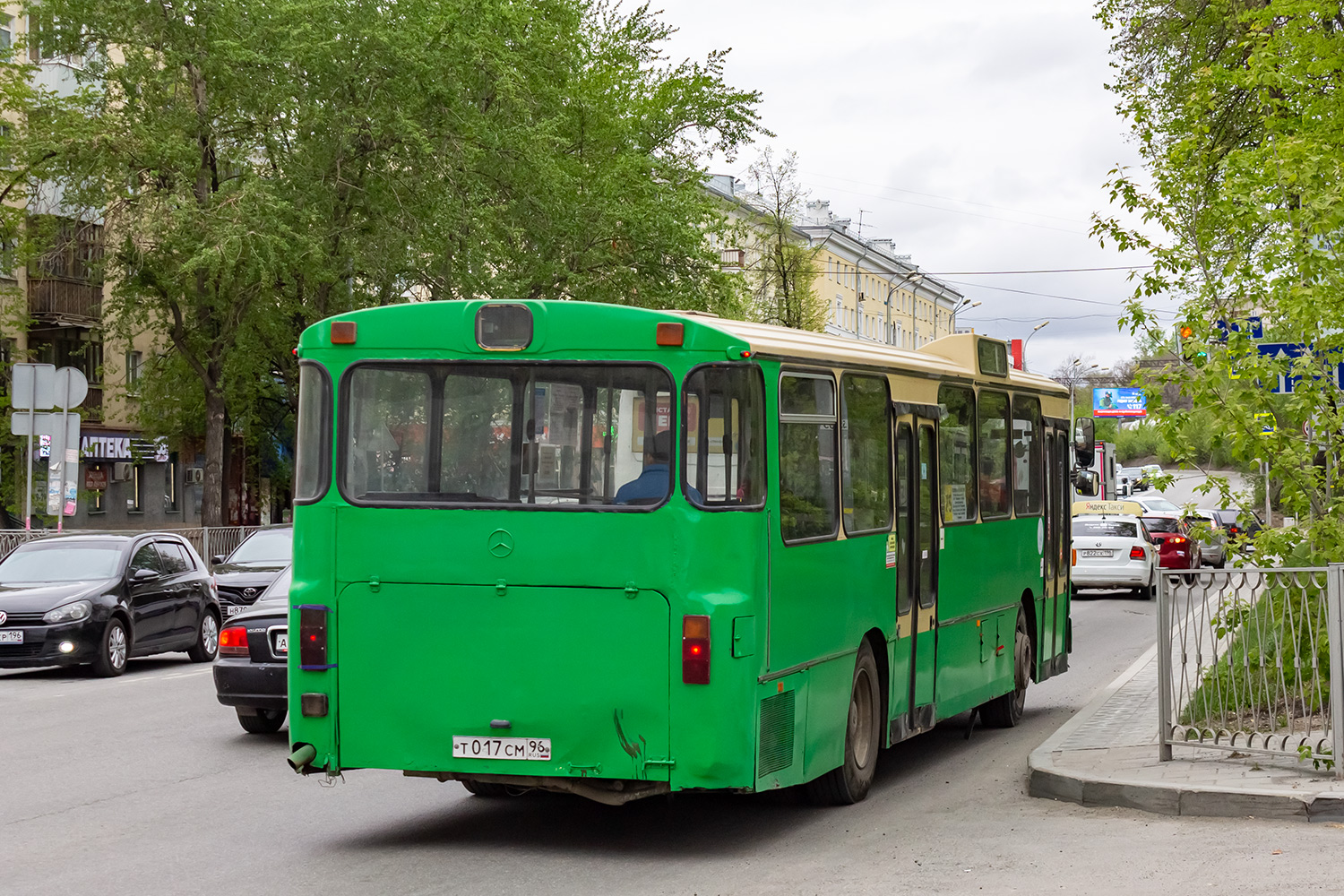 Свердловская область, Mercedes-Benz O305 № Т 017 СМ 96