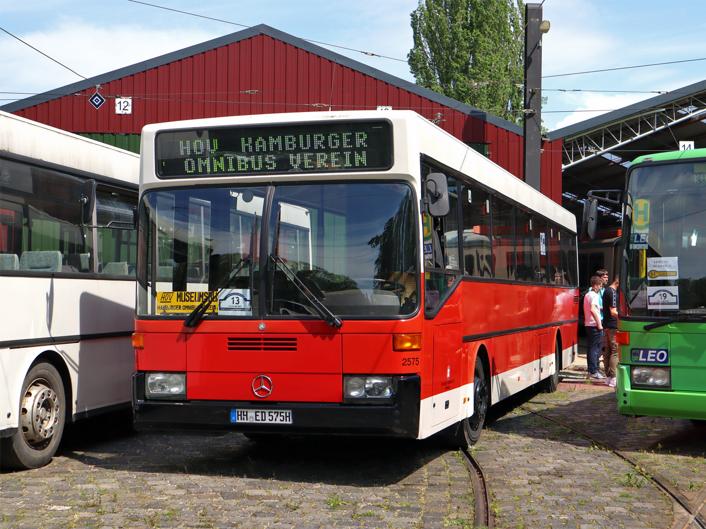 Гамбург, Mercedes-Benz O405 № 2575; Нижняя Саксония — Bustreffen Wehmingen Hannoversches Straßenbahnmuseum 14.05.2023