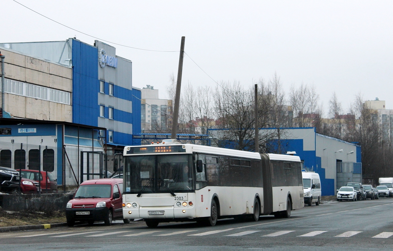 Sankt Petersburg, LiAZ-6213.20 Nr. 2303