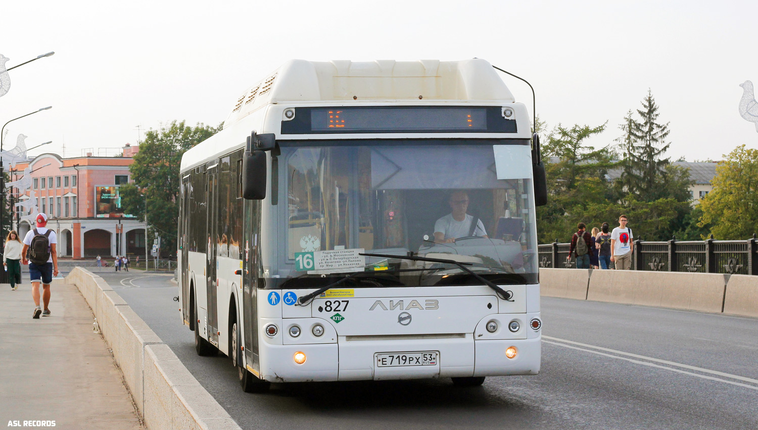 Новгородская область, ЛиАЗ-5292.67 (CNG) № 827