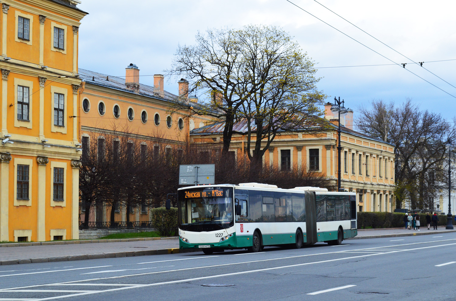 Petrohrad, Volgabus-6271.00 č. 1227