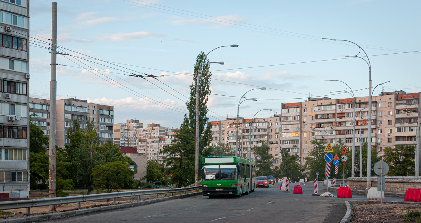 Киев, МАЗ-105.060 № 4692