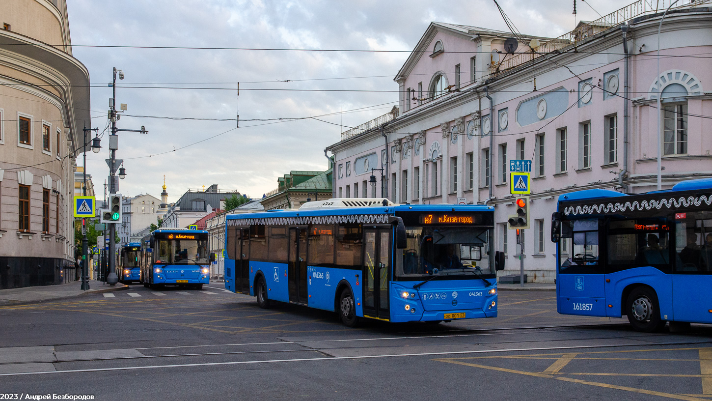 Москва, ЛиАЗ-6213.65 № 161833; Москва, ЛиАЗ-5292.65 № 041363