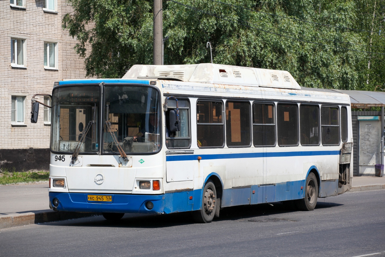 Novgorod region, LiAZ-5256.57 # 945