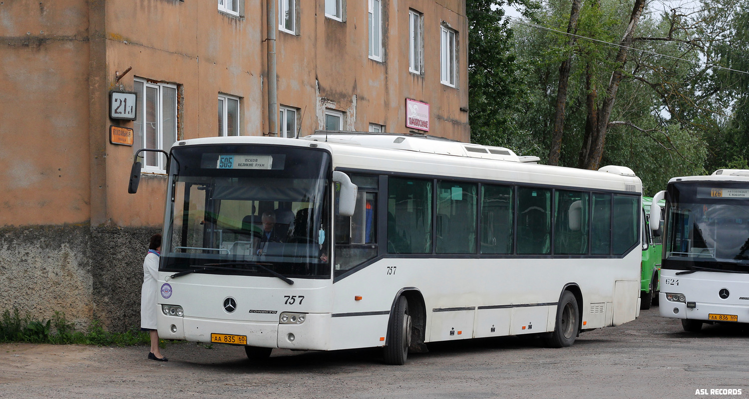Pskovská oblast, Mercedes-Benz O345 Conecto H č. 757