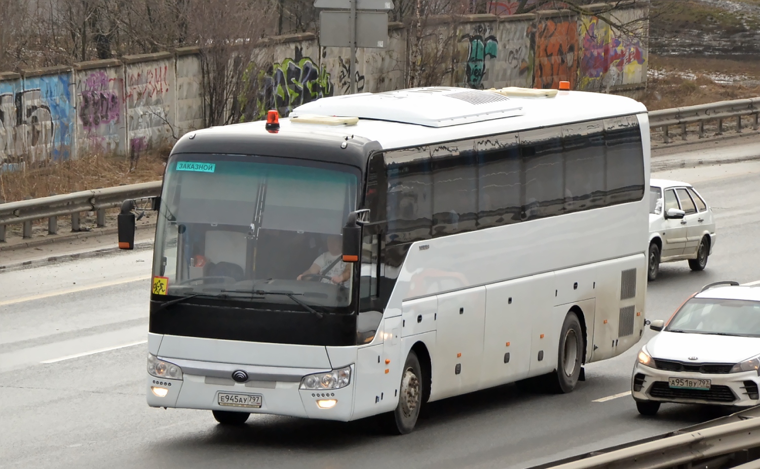 Москва, Yutong ZK6122H9 № Е 945 АУ 797