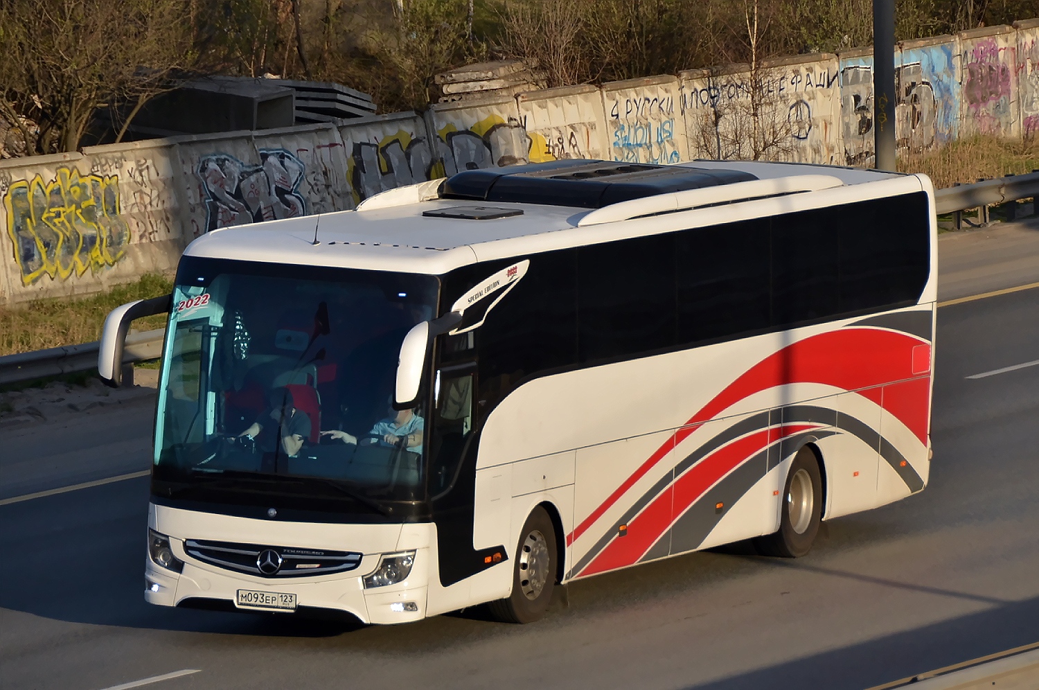 Krasnodar region, Mercedes-Benz Tourismo II 15RHD č. М 093 ЕР 123