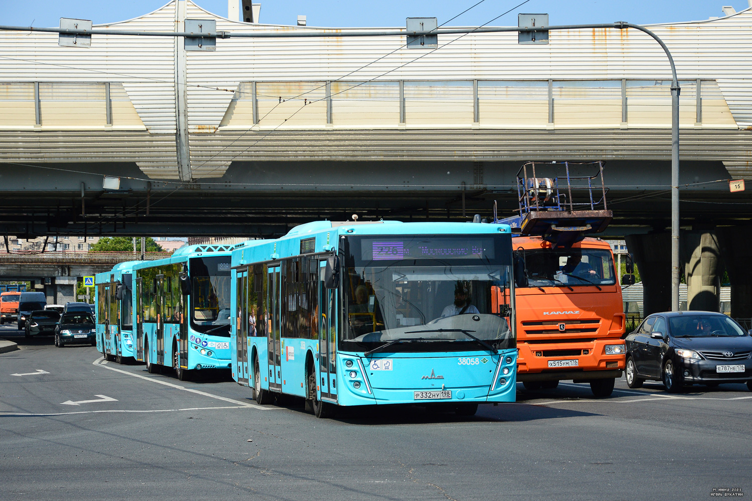 Санкт-Петербург, МАЗ-206.947 № 38275; Санкт-Петербург, Volgabus-5270.G4 (LNG) № 6643; Санкт-Петербург, МАЗ-203.947 № 38058