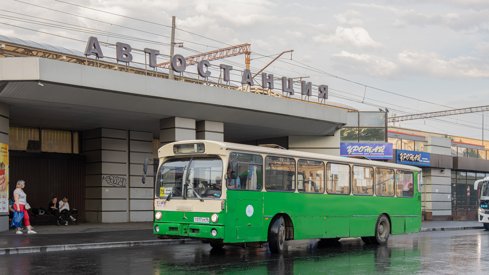 Свердловская область, Mercedes-Benz O305 № Т 017 СМ 96