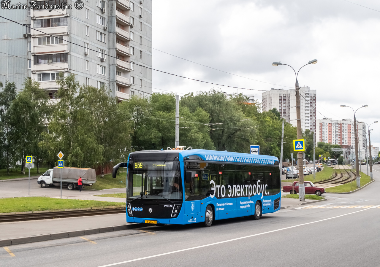 Moskau, KAMAZ-6282 Nr. 490122