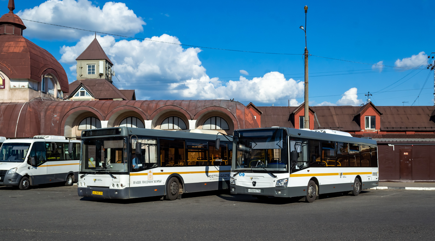 Moskevská oblast, Luidor-2250DS (GAZ Next) č. 107667; Moskevská oblast, LiAZ-4292.60 (1-2-1) č. 107556