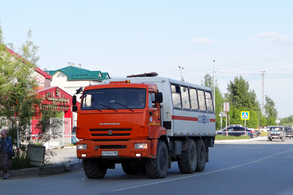 Ханты-Мансийский АО, НефАЗ-4208-24 № Е 743 СК 186