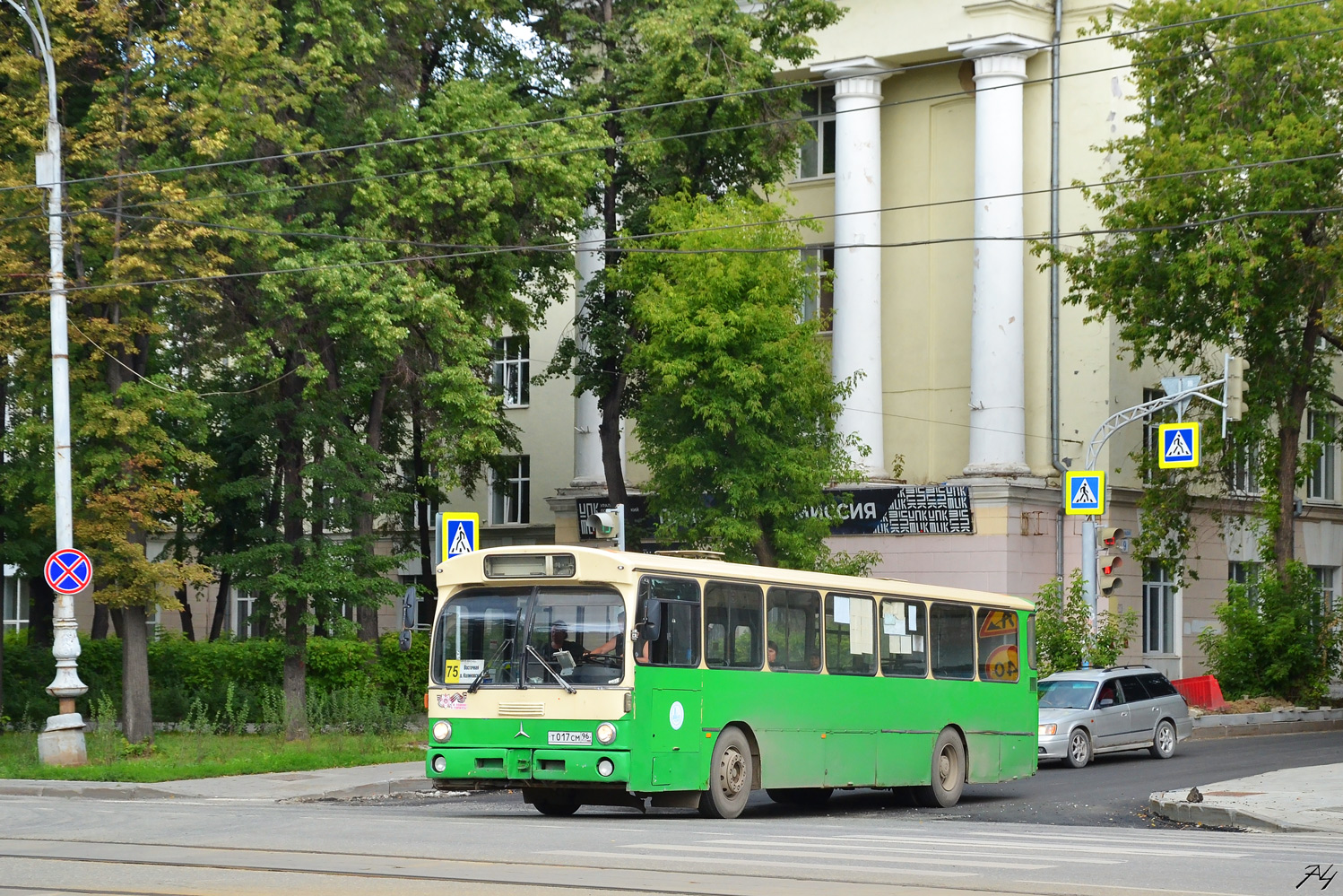 Свердловская область, Mercedes-Benz O305 № Т 017 СМ 96