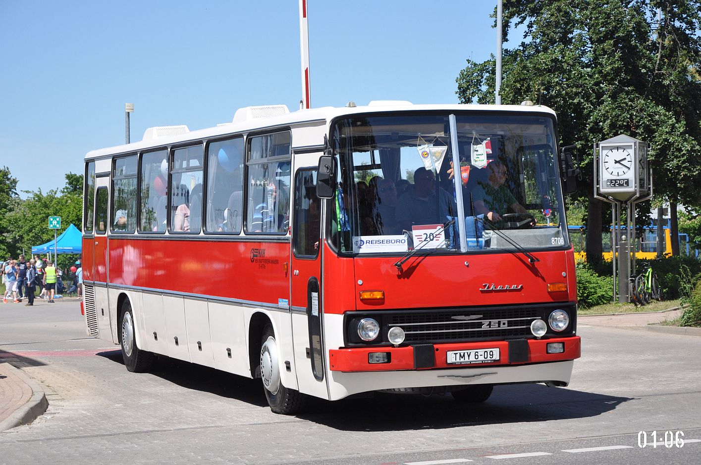 Sachsen, Ikarus 250.67 Nr. 13-8706; Sachsen — 7. Ikarus-Bus-Treffen in Deutschland — Chemnitz 03.06.2023