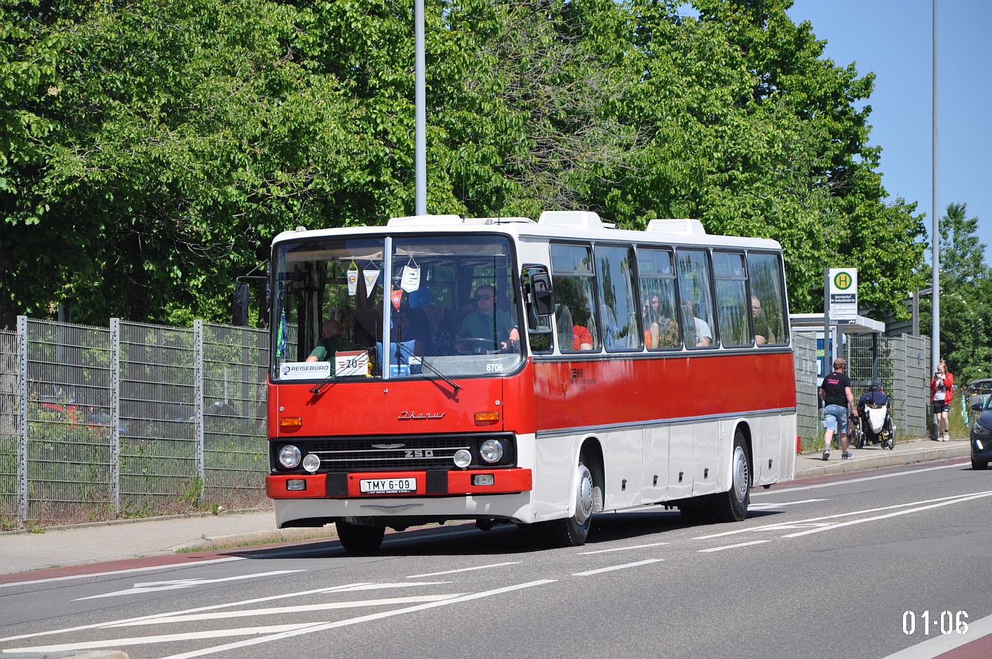 Sasko, Ikarus 250.67 č. 13-8706; Sasko — 7. Ikarus-Bus-Treffen in Deutschland — Chemnitz 03.06.2023