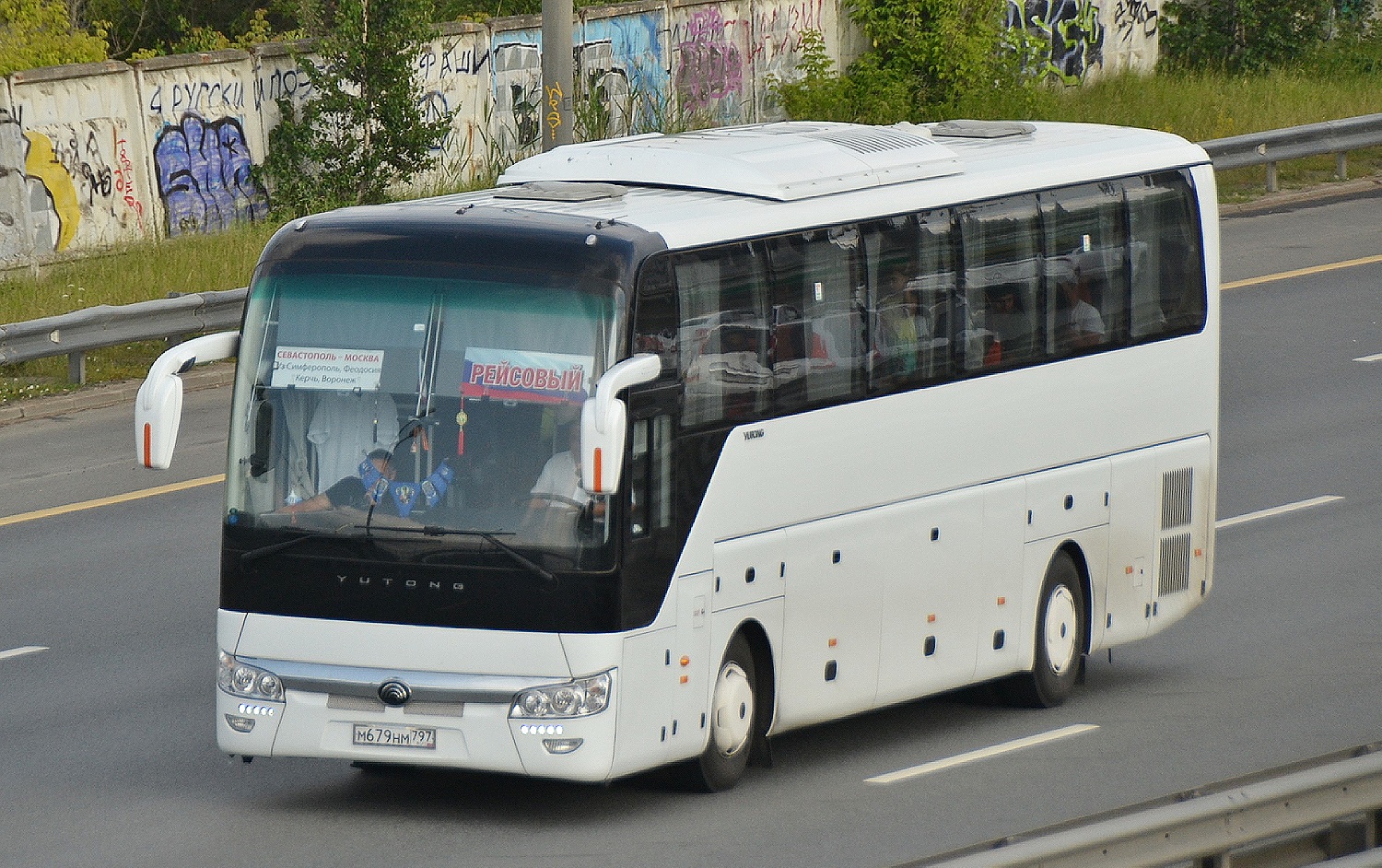 Москва, Yutong ZK6122H9 № М 679 НМ 797