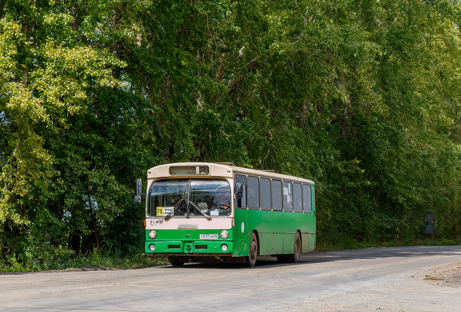 Свердловская область, Mercedes-Benz O305 № Т 017 СМ 96