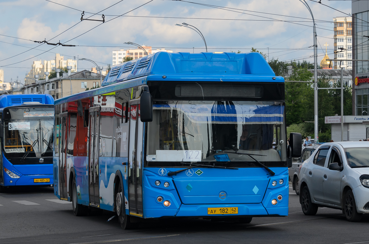 Kemerovo region - Kuzbass, Zhong Tong LCK6105HGC Fashion č. 485; Kemerovo region - Kuzbass, LiAZ-5292.67 (CNG) č. 182