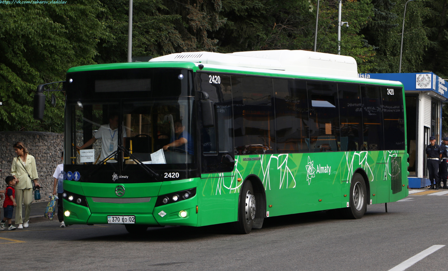 Алматы, Golden Dragon XML6105CN (Hyundai Trans Auto) № 2420 Алматы, Golden Dragon XML6105CN (Hyundai Trans Auto) № 2420