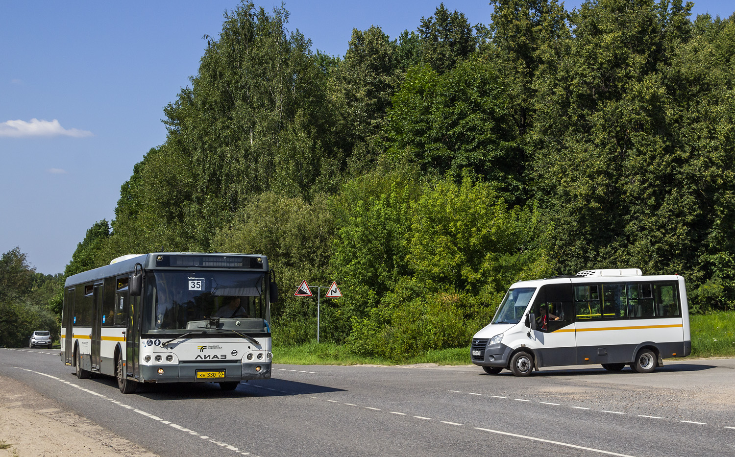 Moskauer Gebiet, LiAZ-5292.60 Nr. 107330; Moskauer Gebiet, Luidor-2250DS (GAZ Next) Nr. 107943