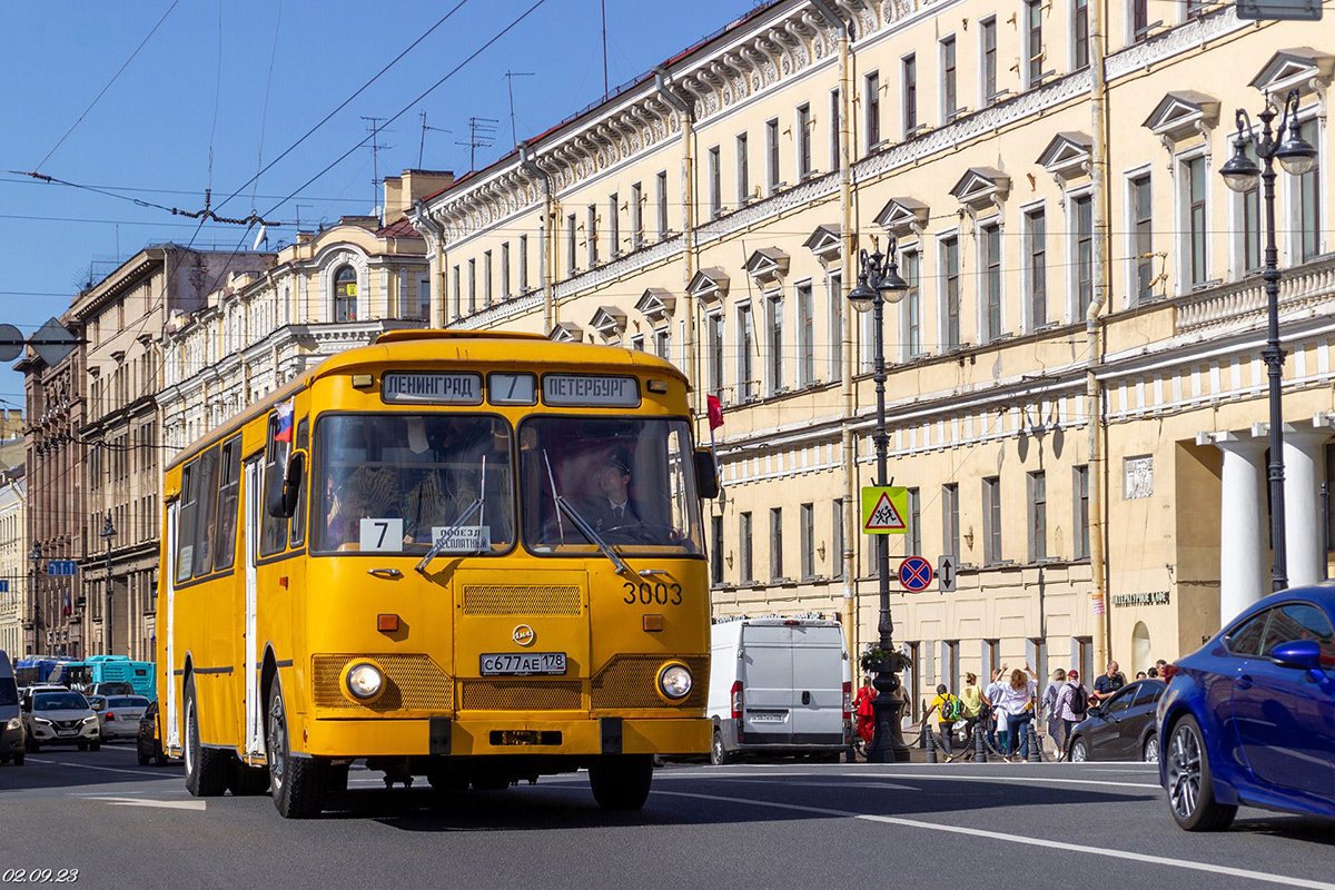 Sankt Petersburg, LiAZ-677M Nr С 677 АЕ 178