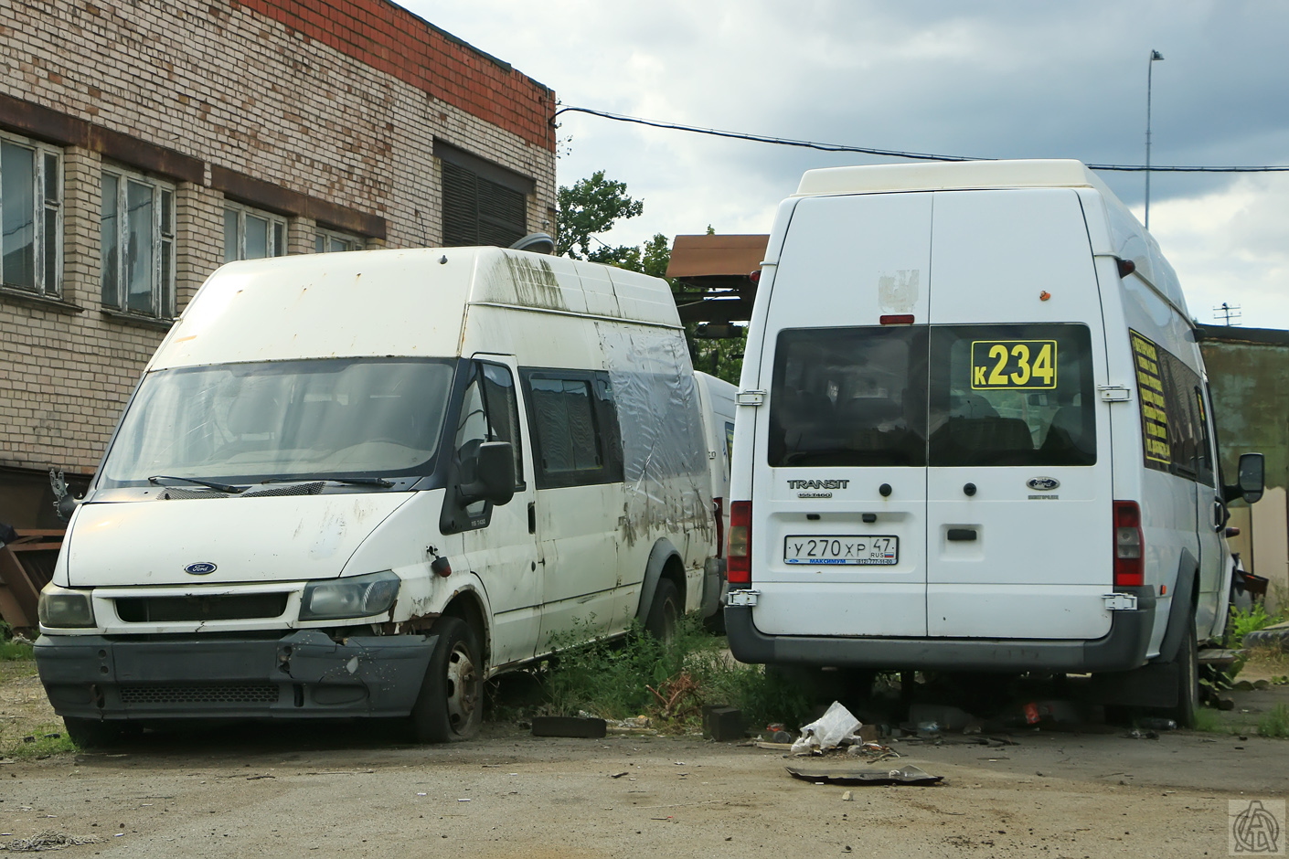 Санкт-Петербург, Самотлор-НН-3236 (Ford Transit) № У 148 ОН 47; Санкт-Петербург, Нижегородец-222709  (Ford Transit) № У 270 ХР 47