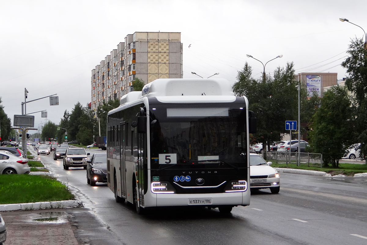 Khanty-Mansi AO, Yutong ZK6116HG # Е 137 ТУ 186