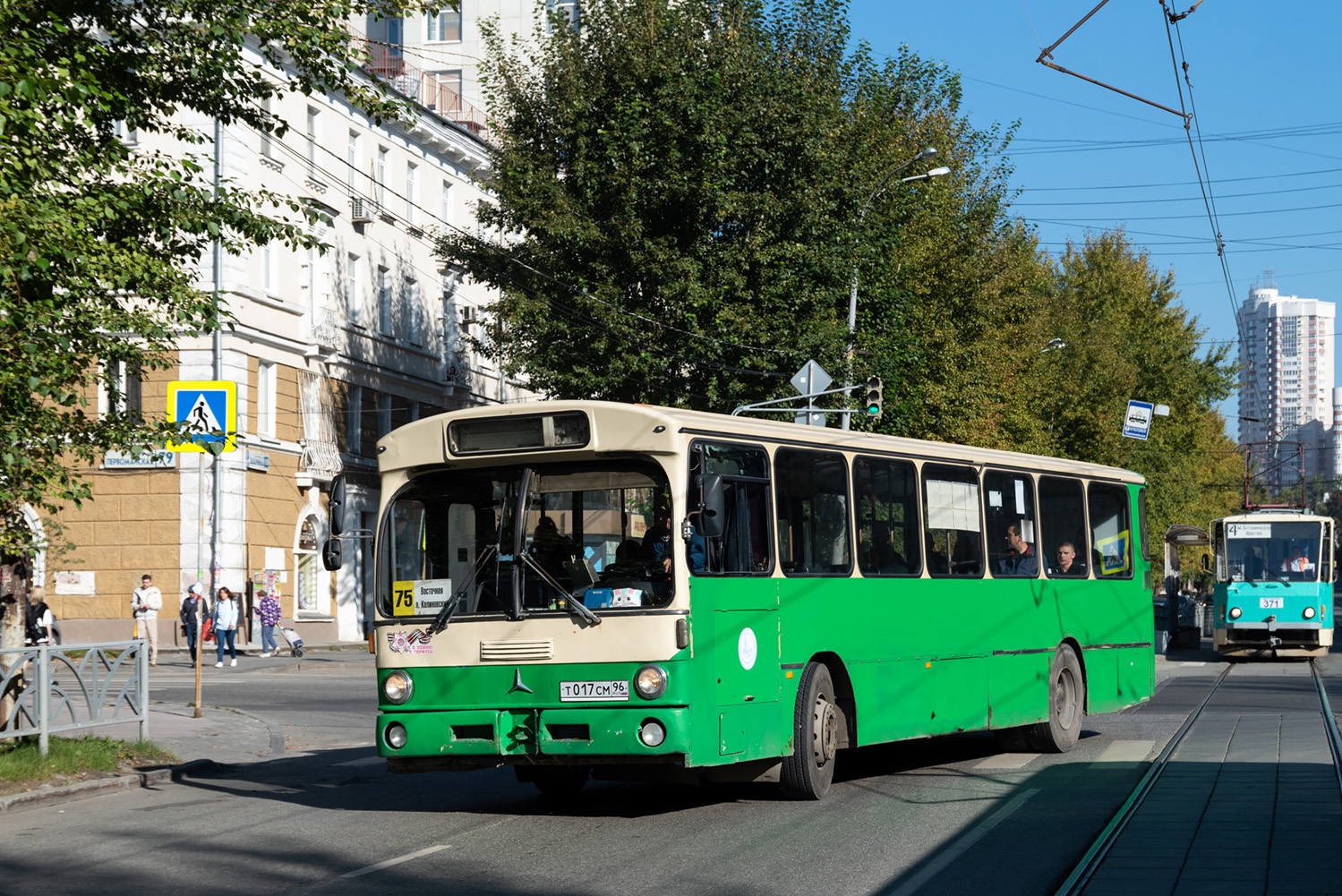 Свердловская область, Mercedes-Benz O305 № Т 017 СМ 96