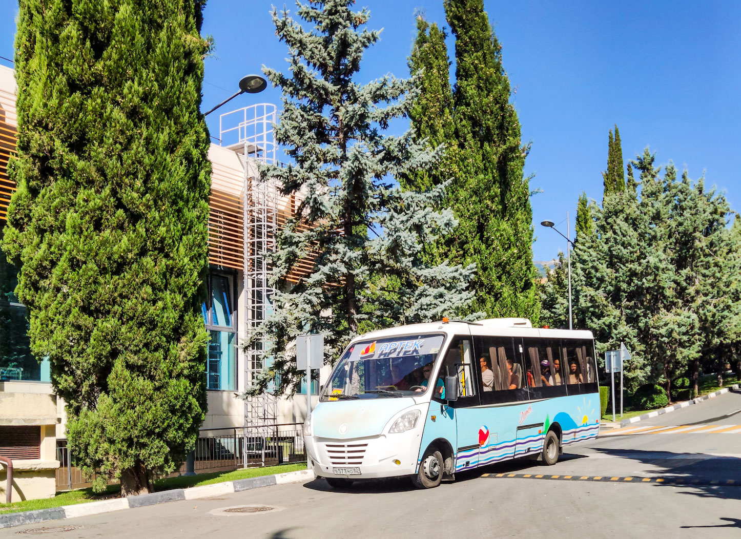 Республика Крым, Неман-420224-11 № Е 573 НО 82