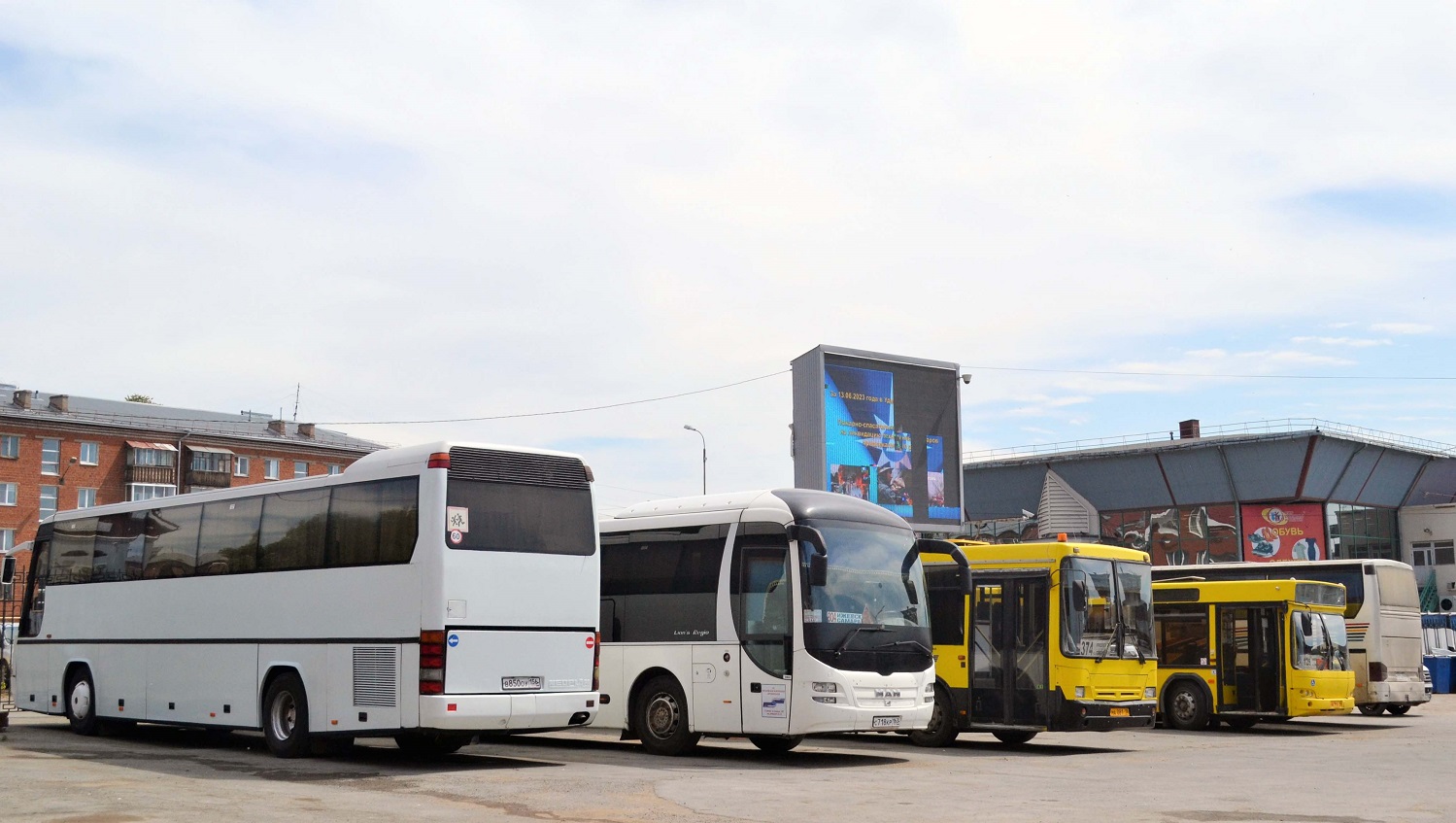 Оренбургская область, Neoplan N316K Euroliner № В 850 ОУ 156