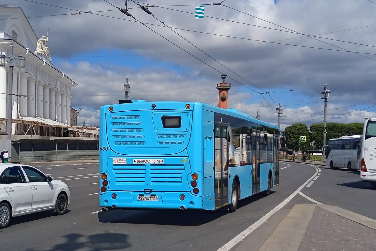 Szentpétervár, Volgabus-5270.G2 (LNG) sz.: 6490