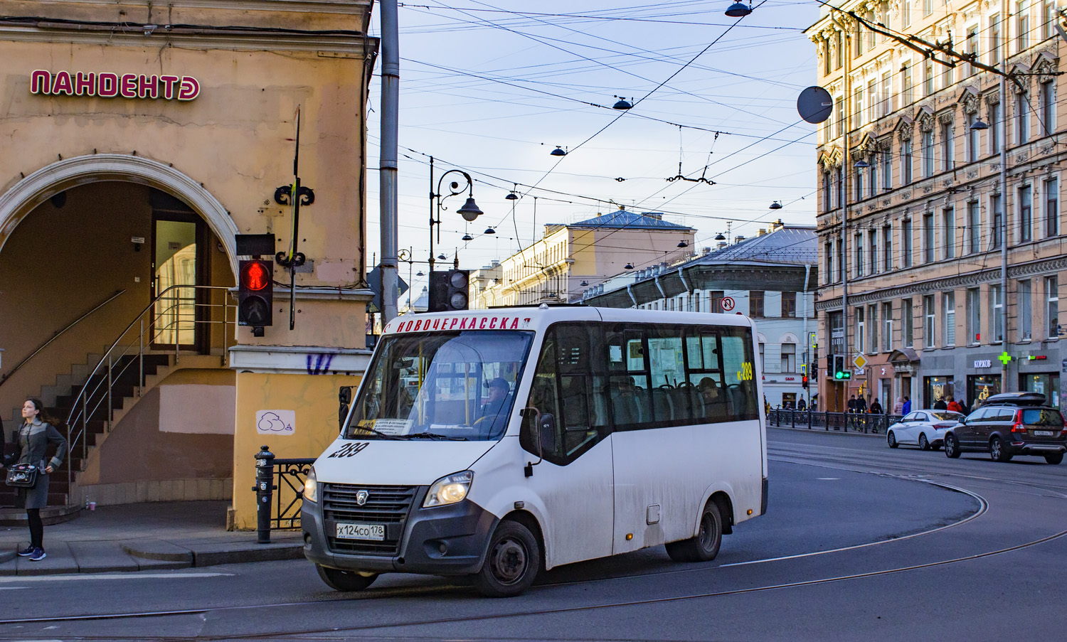 Sankt Petersburg, GAZ-A64R42 Next Nr. Х 124 СО 178