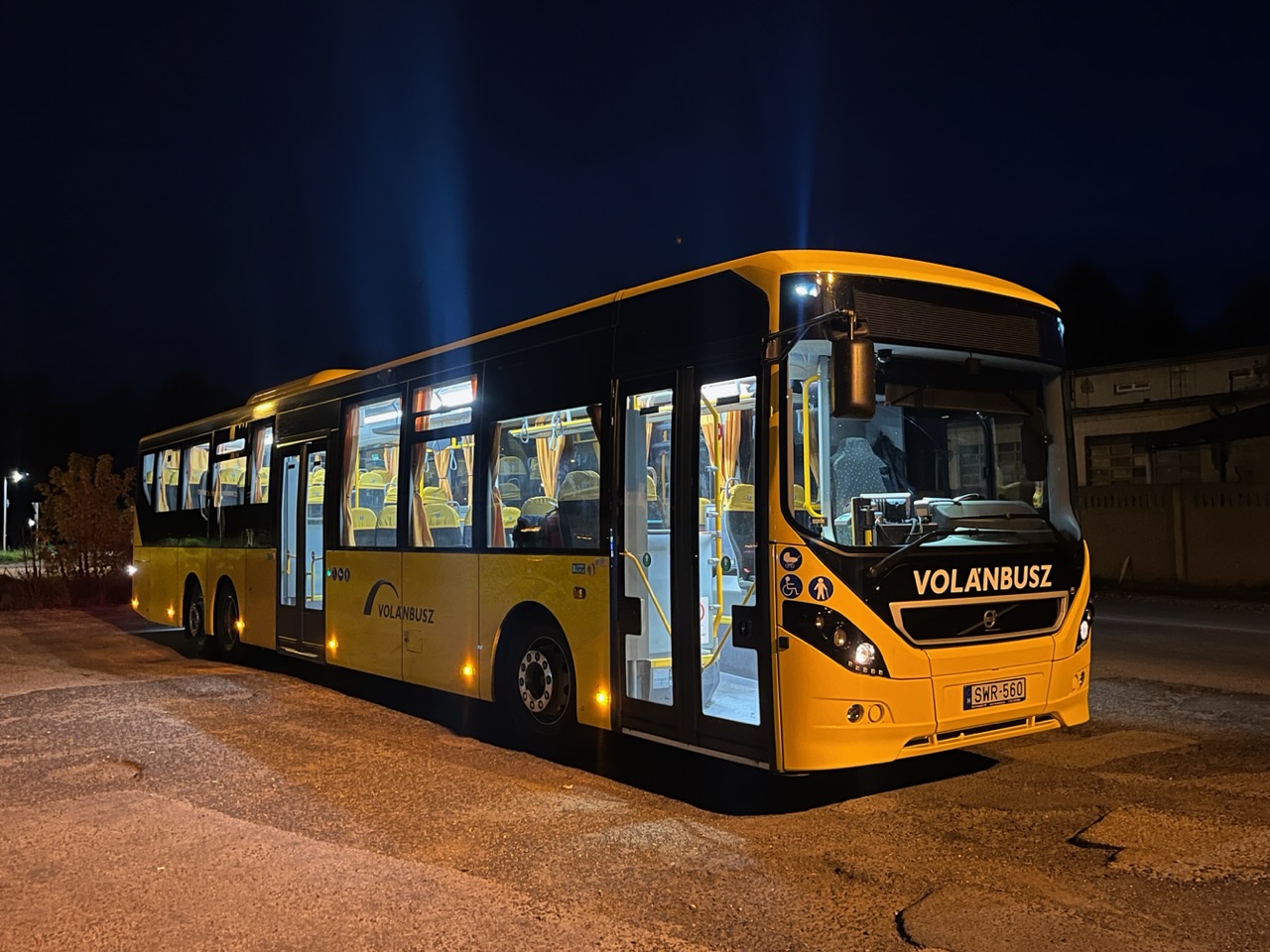 Maďarsko, Volvo 8900BLE č. SWR-560