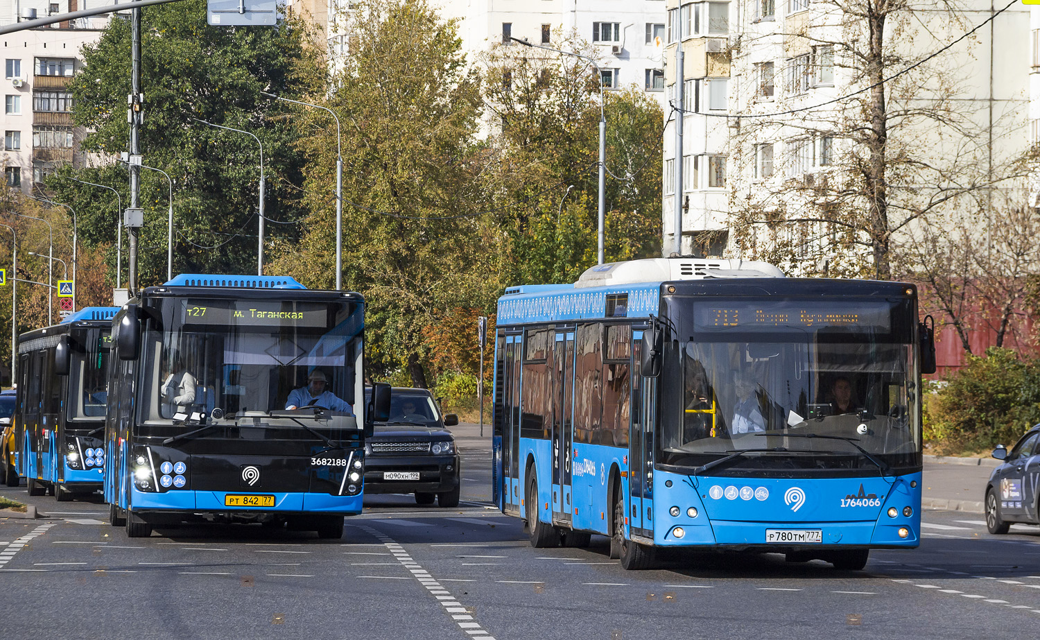 Москва, ЛиАЗ-5292.65 № 3682188; Москва, МАЗ-203.069 № 1764066