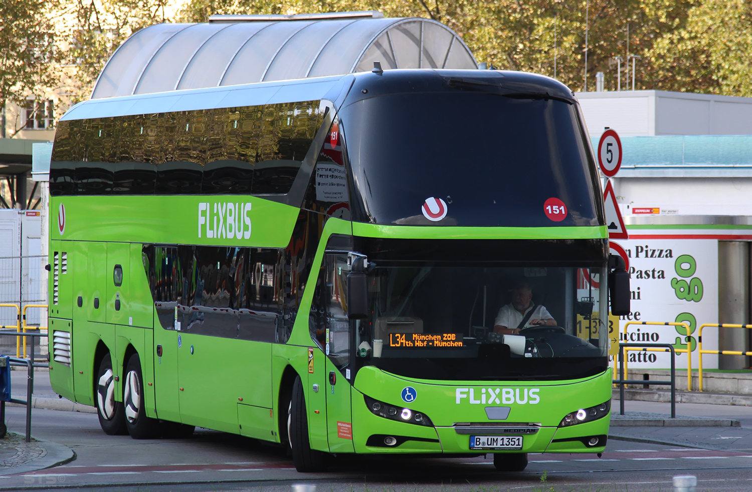 Берлин, Neoplan P06 N1222/3L Skyliner L № 151
